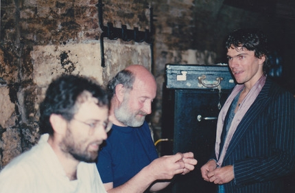 Coops consults with the bass player and drummer in Maastricht