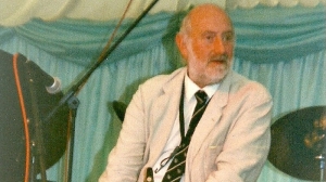 Alan Cooper at the Hay Festival '96 - Button Up Your Overcoat
